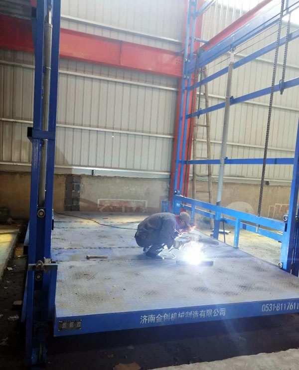 液壓升降平臺安裝現(xiàn)場 液壓升降平臺安裝現(xiàn)場