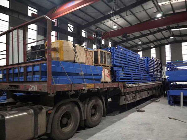 導軌式液壓升降平臺 導軌式液壓升降平臺