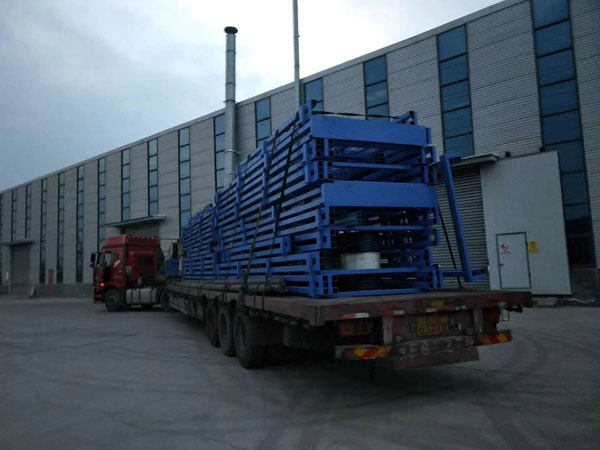 液壓升降平臺裝車發走 液壓升降平臺裝車發走