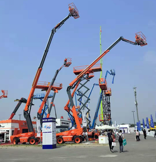 移動式液壓升降平臺 移動式液壓升降平臺