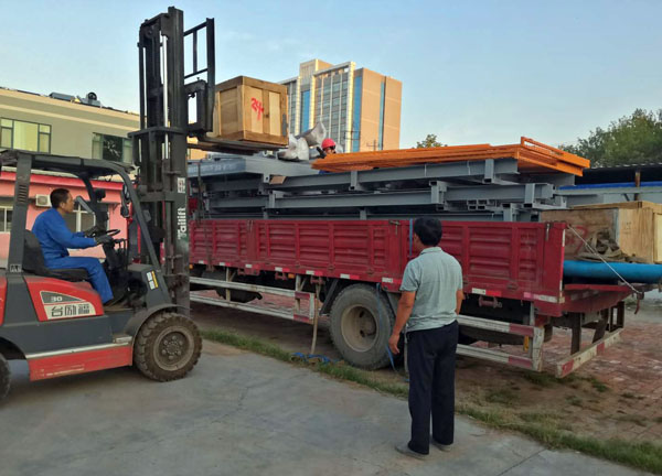 導軌式液壓升降貨梯 導軌式液壓升降貨梯